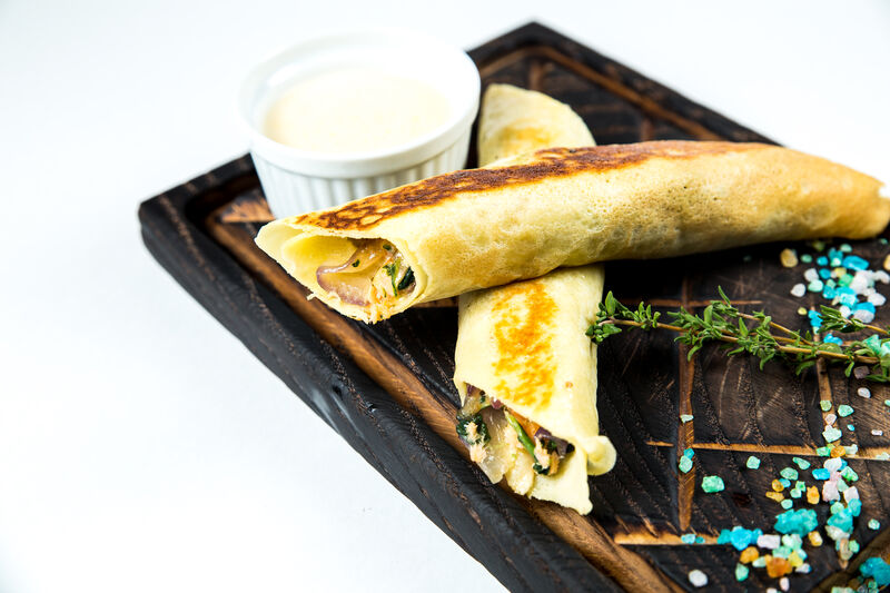 Млинці з горбушею та шпинатом.