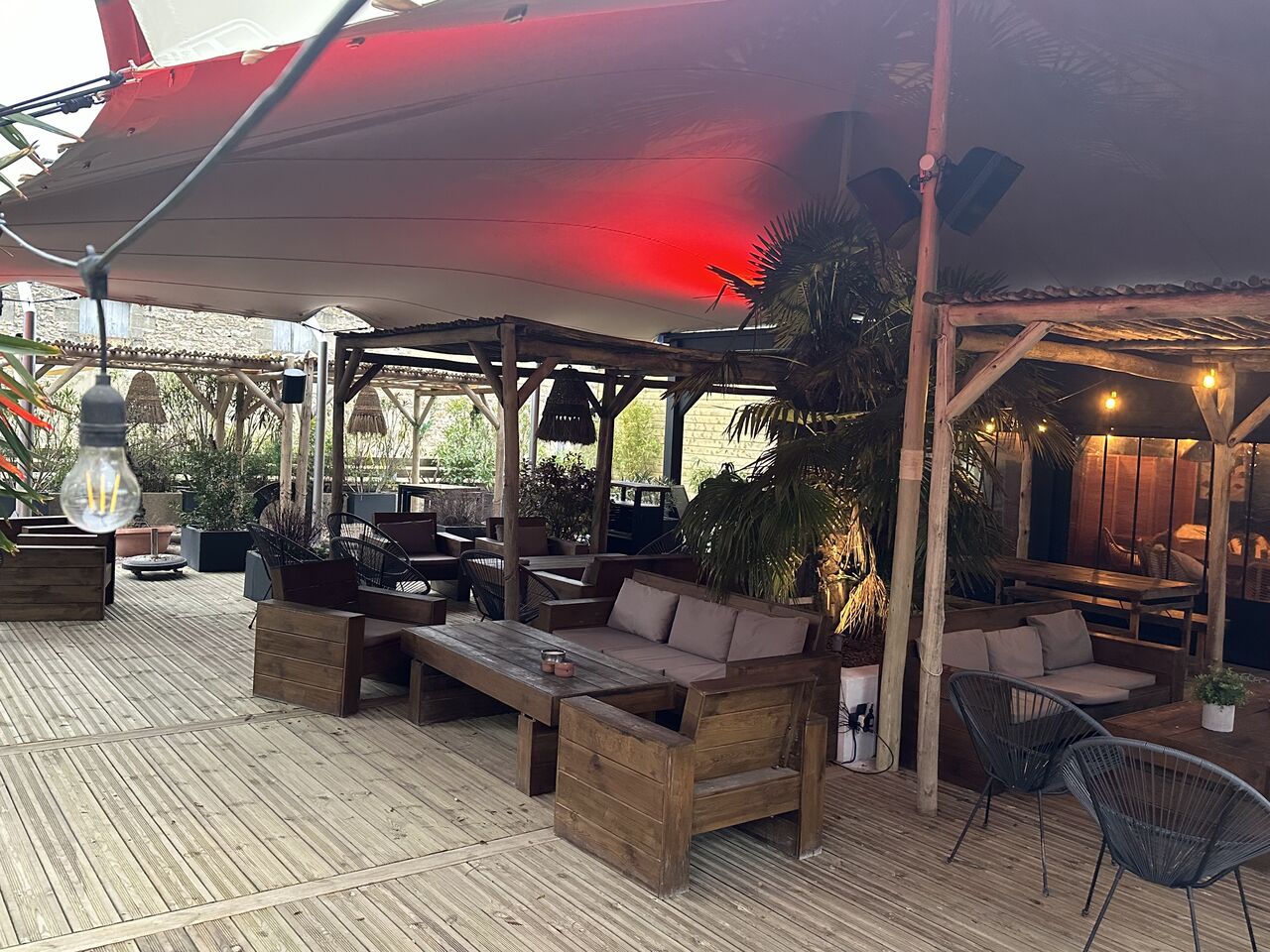 Terrasse à l'abri du soleil ou de la pluie