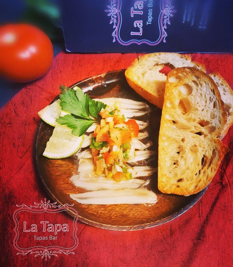 Sardinen sauer eingelegt mit hausgemachte Salsa & Ofenfrischem Brot