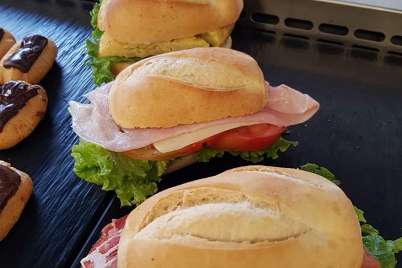 PULGUITAS DE JAMÓN, QUESO Y JAMÓN SERRANO