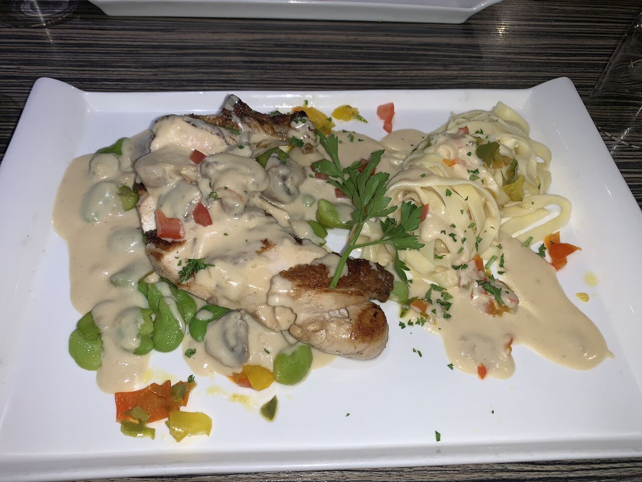 Suprême de Poulet sauce poulette