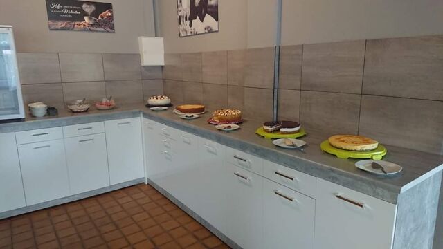 Kuchenbuffet an einem Geburtstag