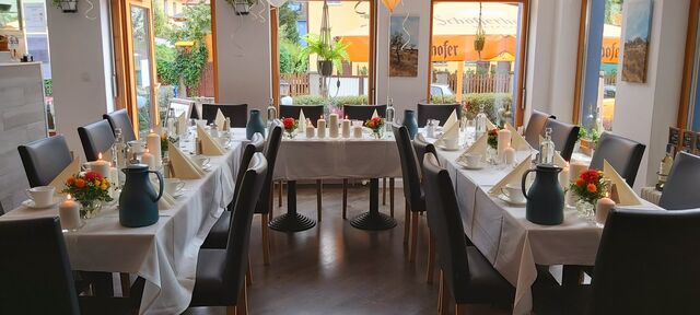 Unsere U-Tafel für eine Veranstaltung
Hier eine familiäre Hochzeit