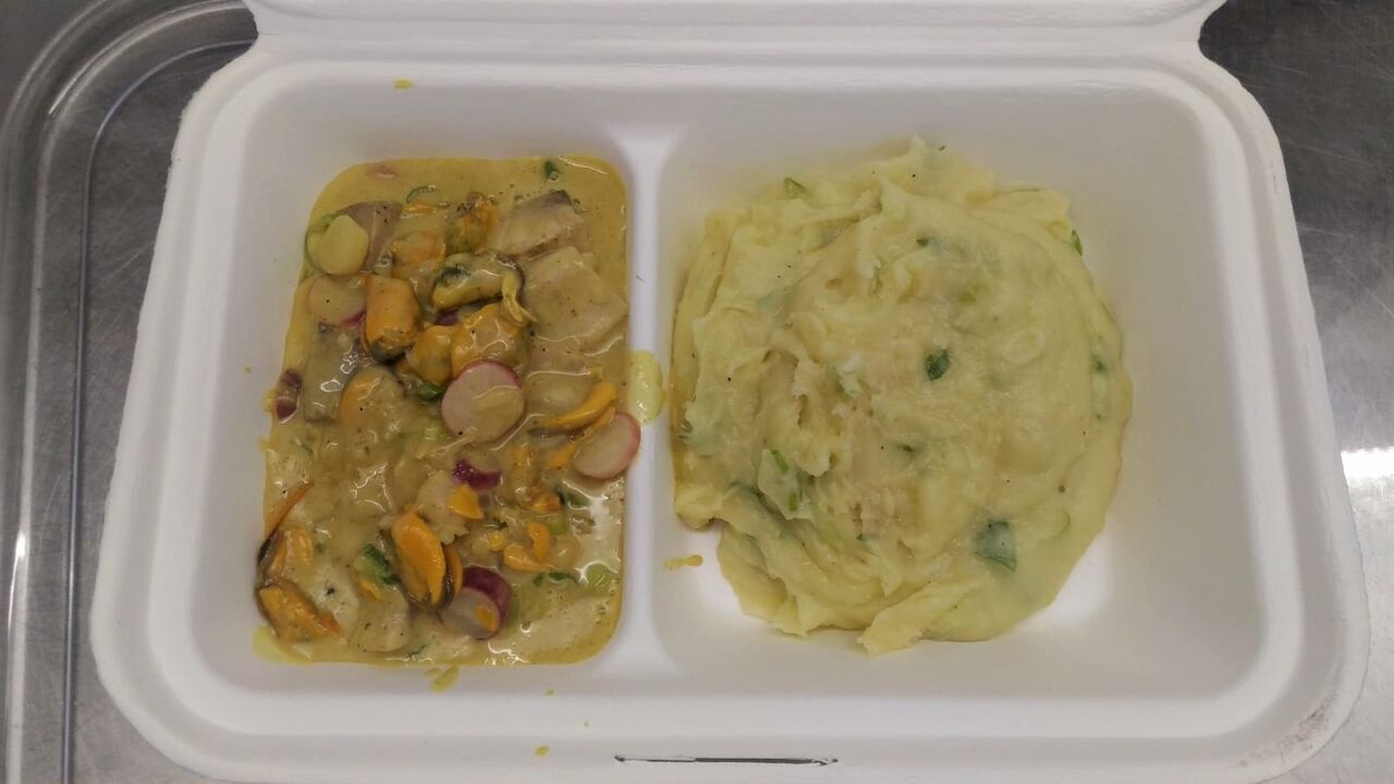 Fricassée de muge et moules sauce mouclade et son écrasée de pomme de terre