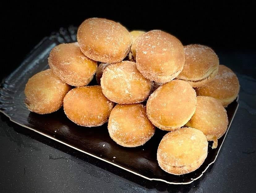 Mini beignets natures ou fourrés au Nutella.
