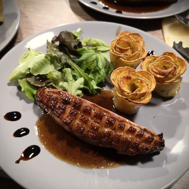 magret de canard, rose de pomme de terre