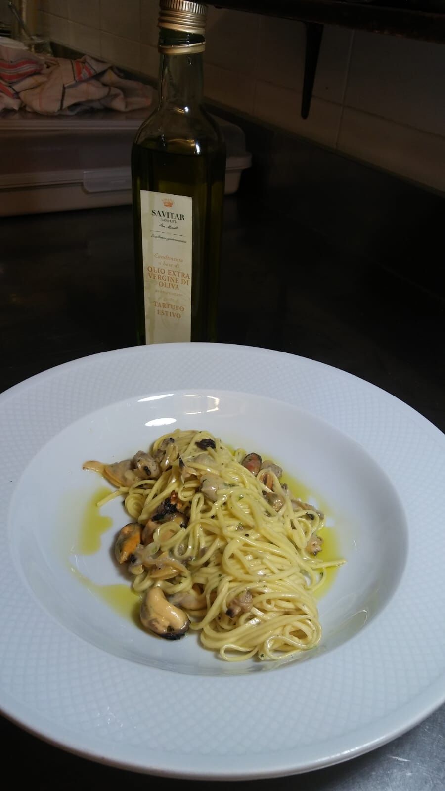 tagliolino al tartufo nero estivo e frutti di mare 