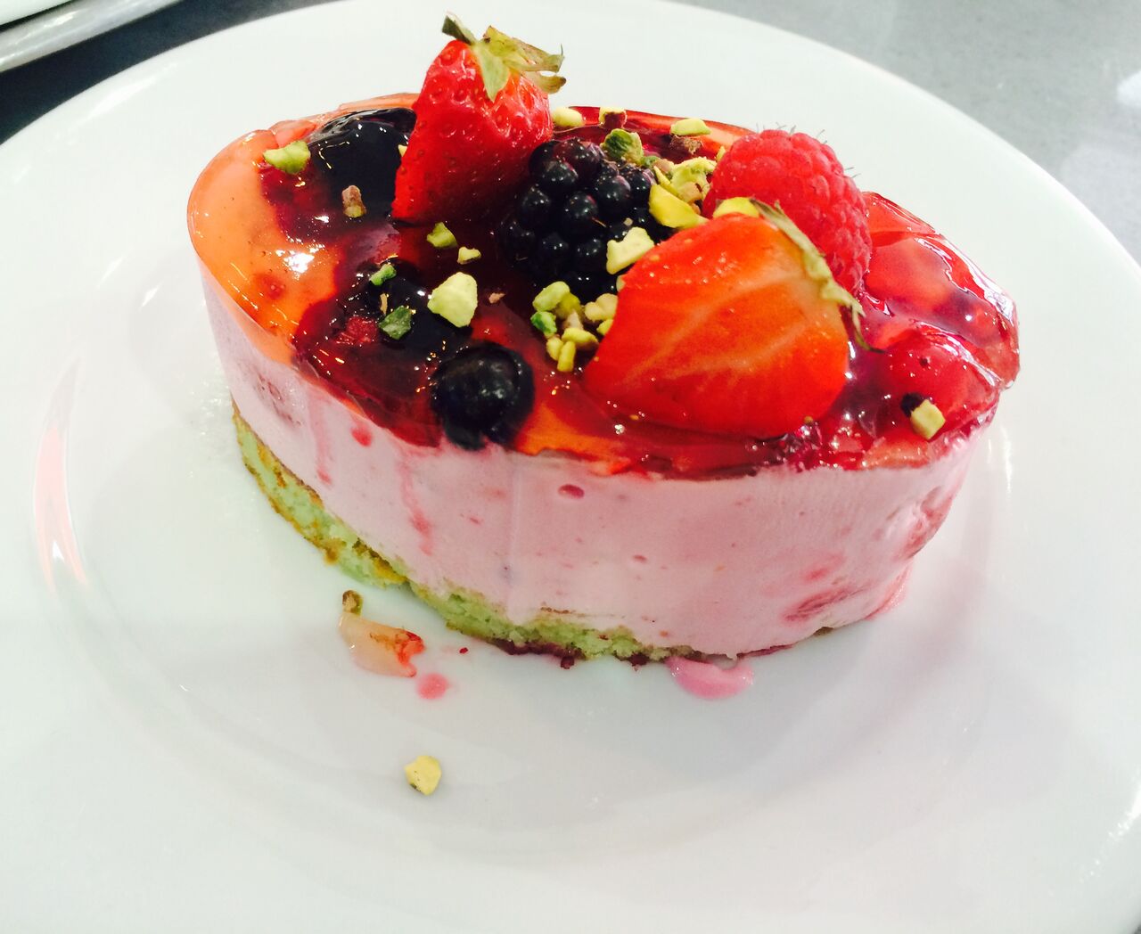 entremet framboise/ pistache