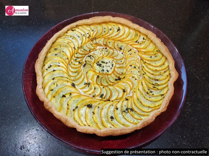 Tarte salée à la ricotta, courgettes jaunes et herbes aromatiques du jardin