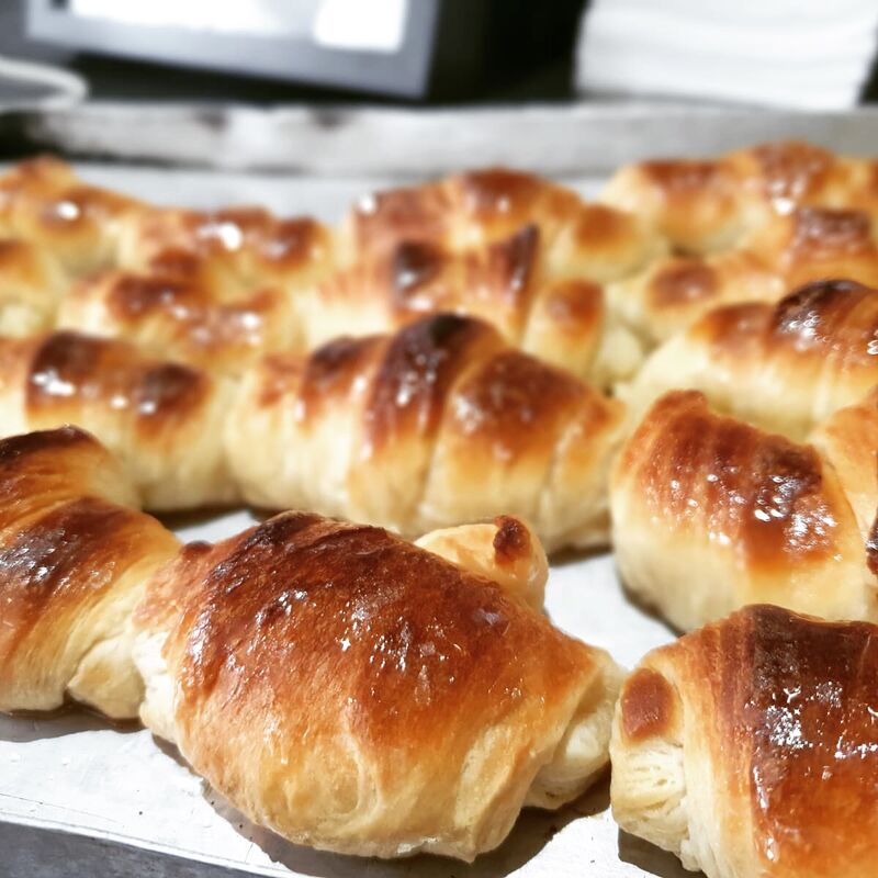 TODAS LAS MAÑANAS OFRECEMOS EL CAFE CON UN CROISSANT CASERO