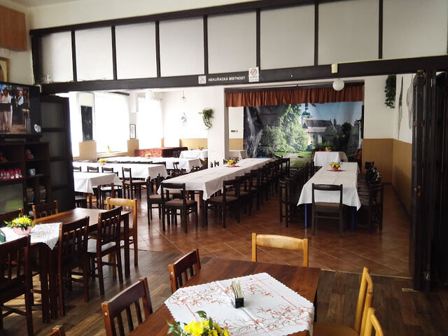 Otevřený sál + předsálí s kapacitou 100 míst