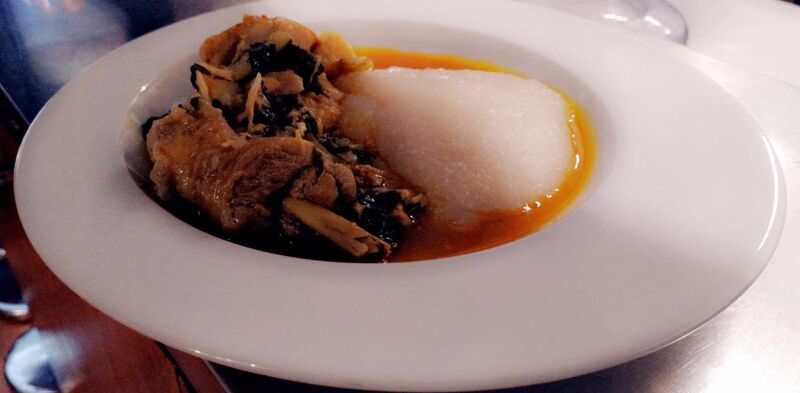 Muamba de Galinha com funge de mandioca