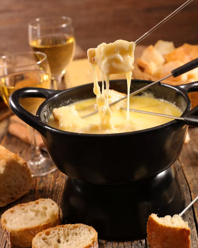 Véritable fondue savoyarde en hiver 