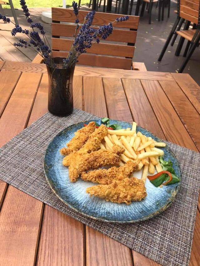 Crispy de Pui cu Cartofi Pai