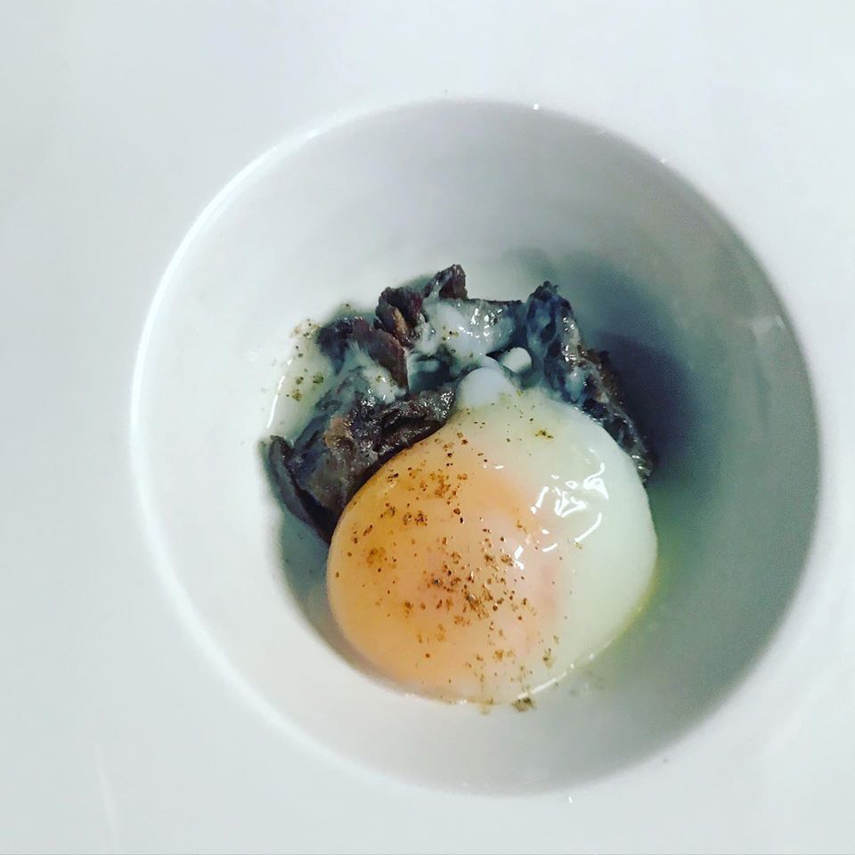 Bayd b awarma!
Uovo cotto a bassa temperatura con bocconcini di agnello croccanti ...