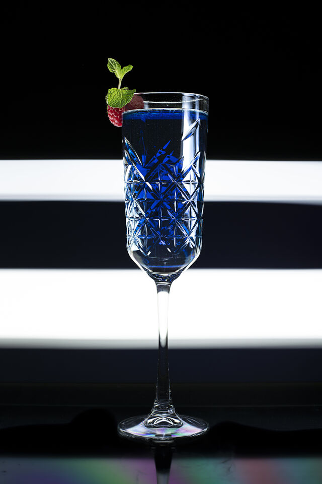 Black mussel
Ingrédients : crémant, curaçao, crème de cassis
Saveur : Fruité et légère amertume
Catégorie : Classique