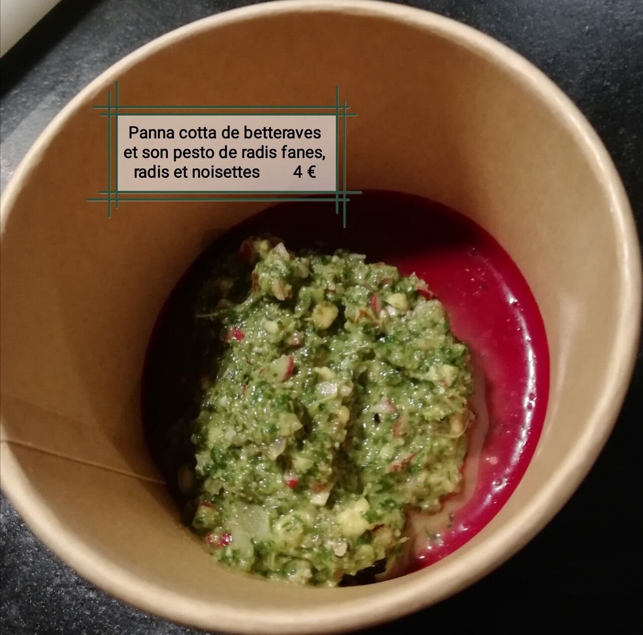 Entrée du 15 juin 2021
Panna cotta de betterave au pesto de radis fanes et radis/noisettes