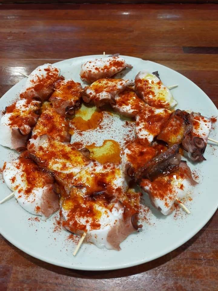 Pulpo con pimentón y aceite de oliva 