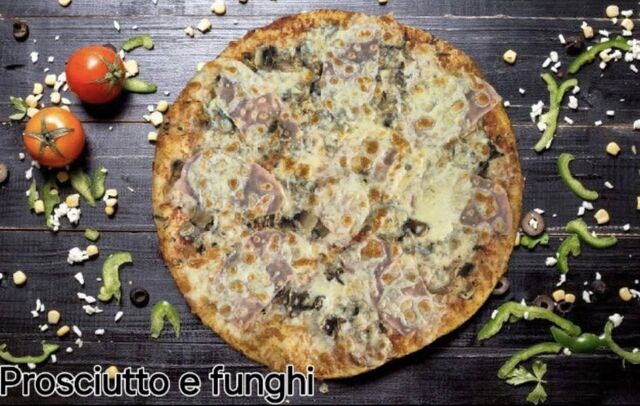 Sos rosii, mozzarella, șuncă, ciuperci