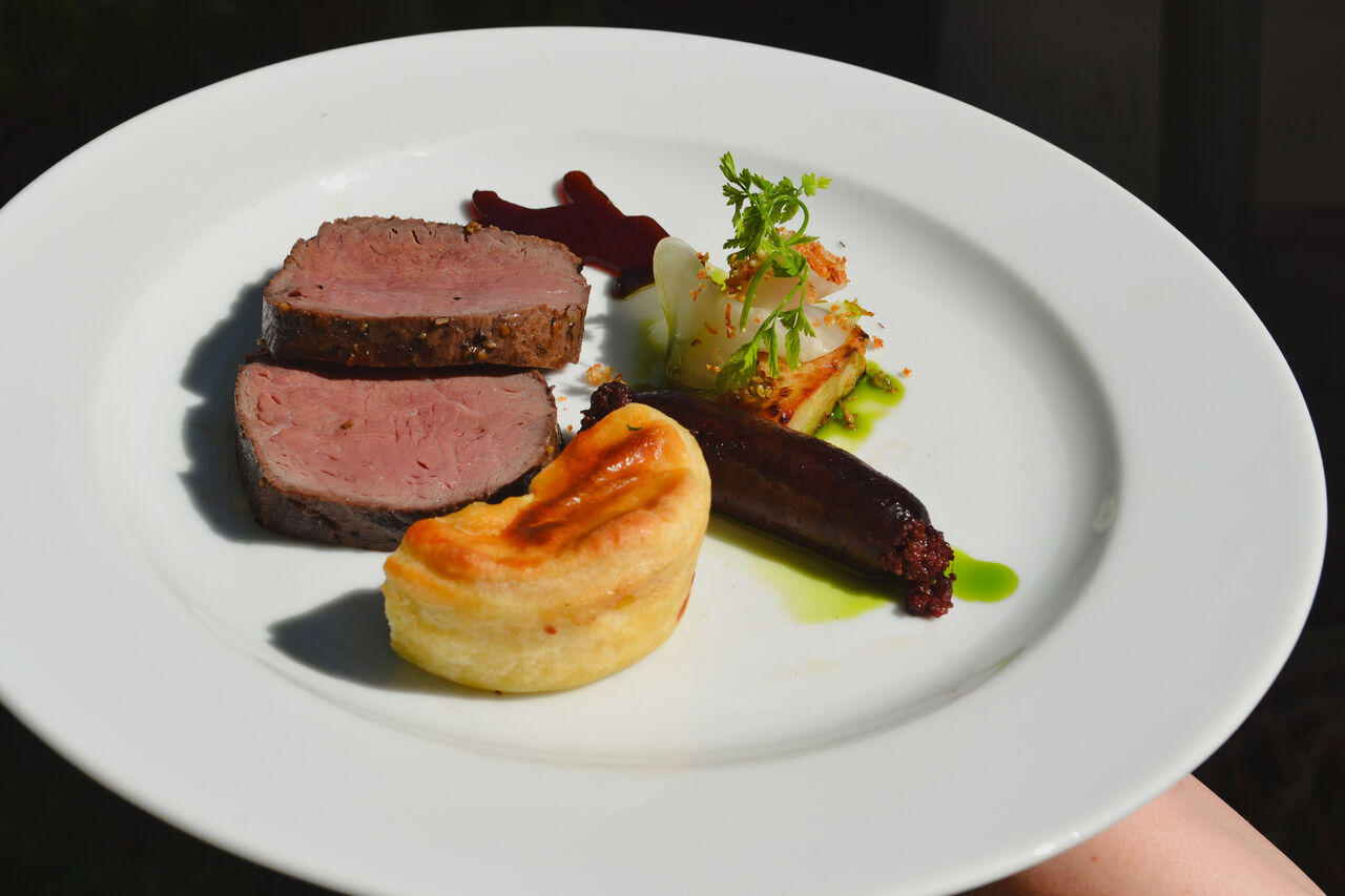 Degustace Martina Svatka: Hovězí steak s telecím glace, variace celeru a máslový pithivieri