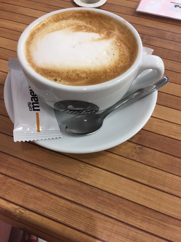 un grand café crème