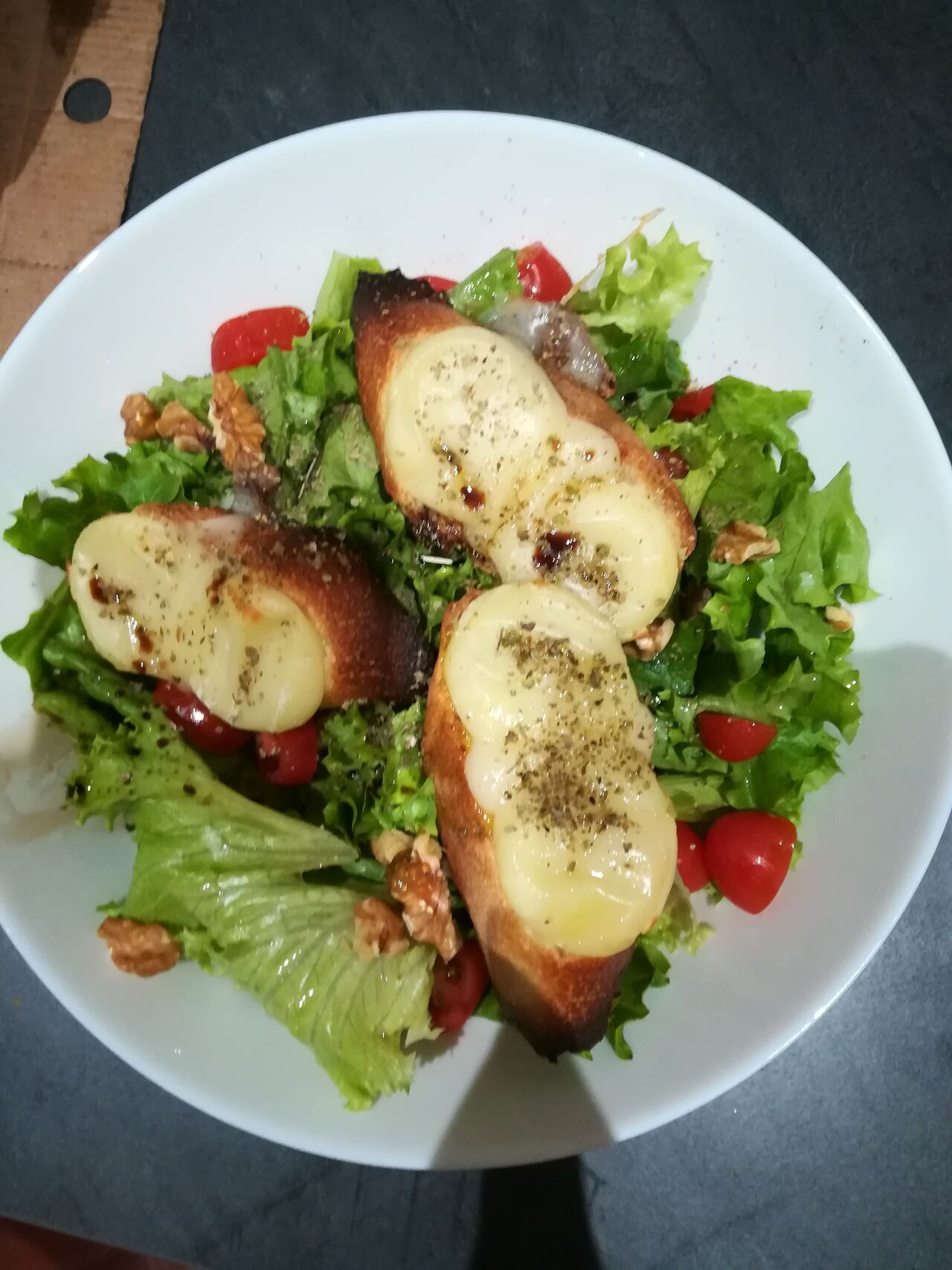 Hummmmmm une bonne salade de chèvre chaud 