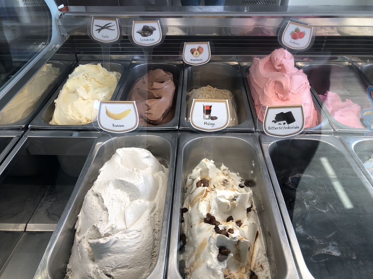 Immer 18 Sorten im Angebot, wir wechseln einige Sorten wöchentlich um ein bisschen Abwechslung rein zu bringen. 