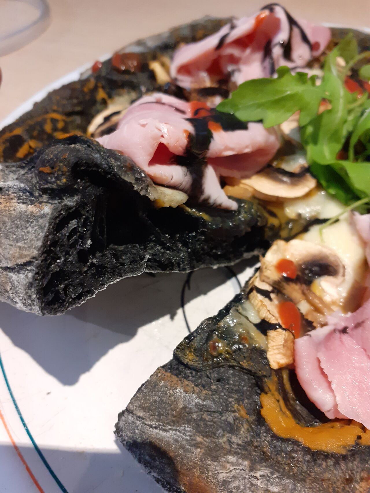 Pate noire pour Pizza HALLOWEEN