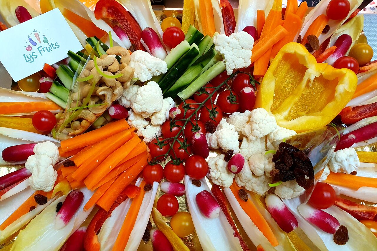 Plateaux traiteurs : Légumes croc’en sauce, Fromages, Fruits