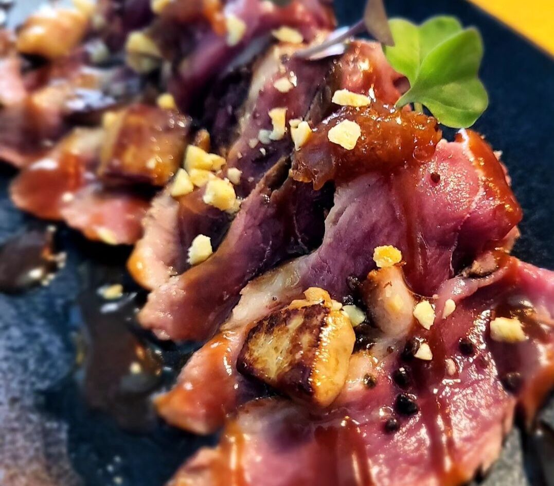 TATAKI DE PATO PRALINE SALADO