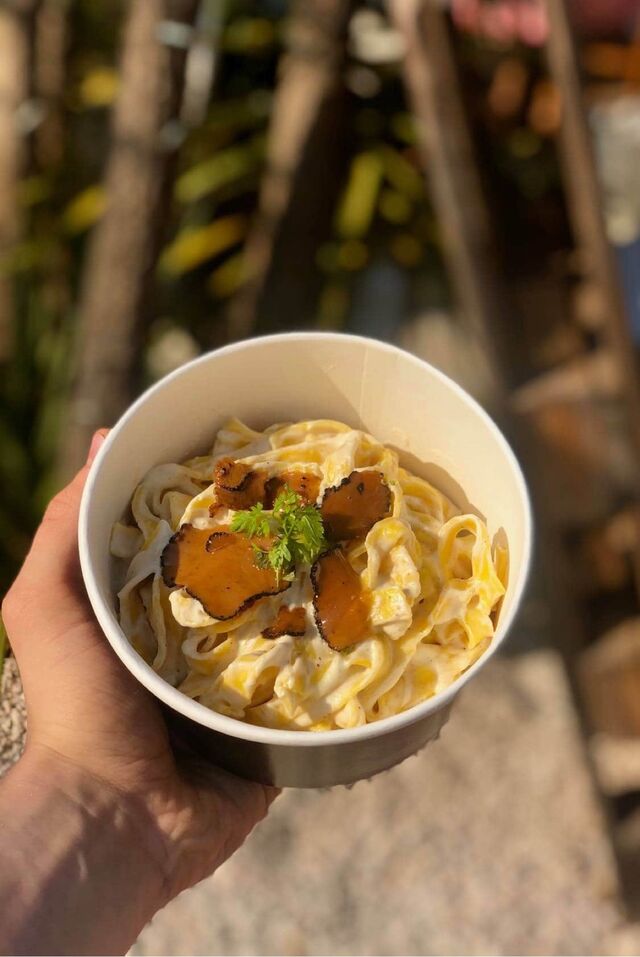 Ce soir chez Pasta’Cosi = tagliatelle à la truffe et lamelles de truffe 15€ ?venez goûtez ?