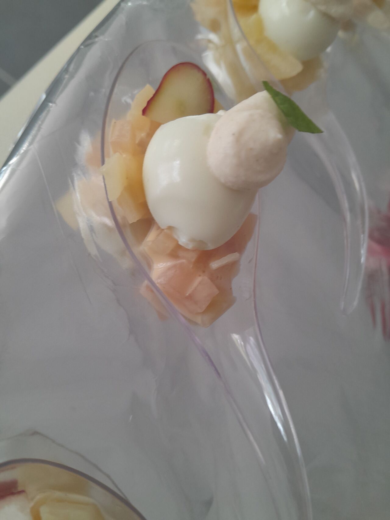 Oeuf de caille sur lit de betteraves