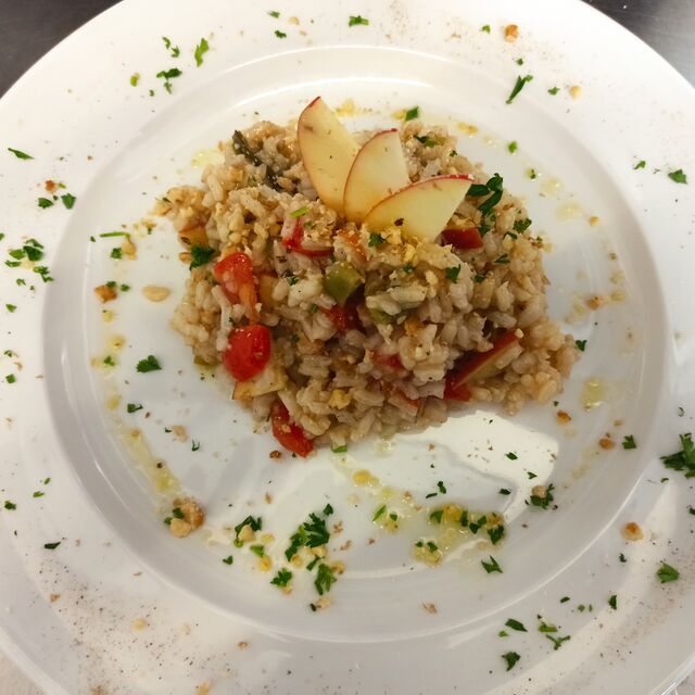 Risotto Delicato
Risotto mit Äpfel, Lauchzwiebeln, Kirschtomaten und Walnuss
