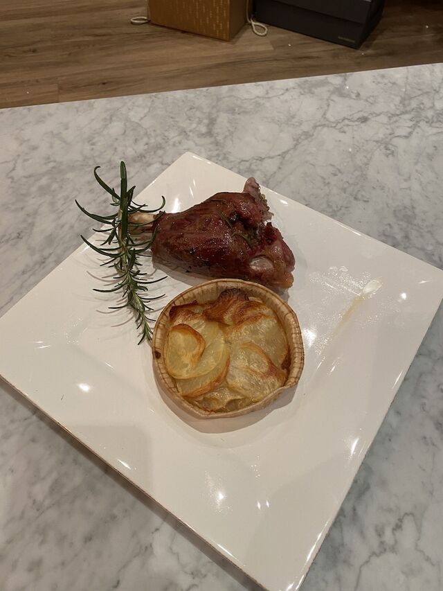 Fathia et Johnny - Souris d'agneau et son gratin maison