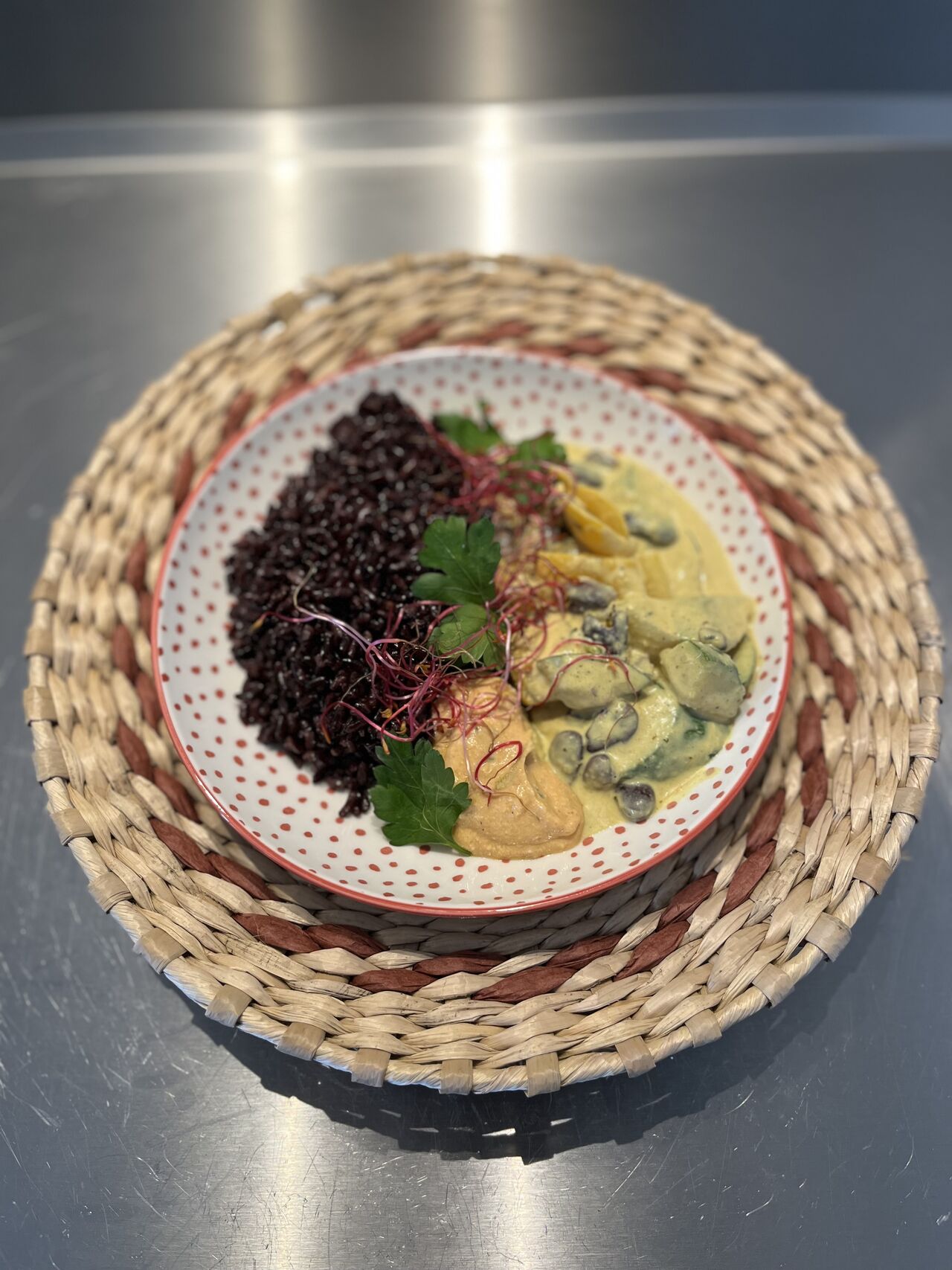 Colombo de légumes,riz noir, tofu soyeux 