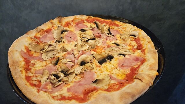 Pizza Prosciutto Funghi