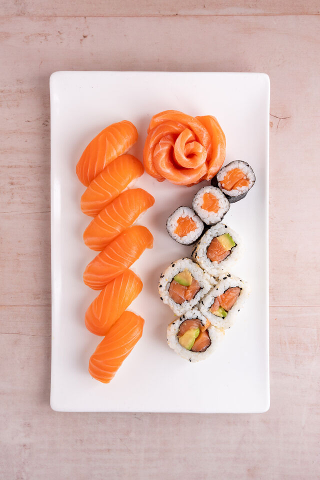 Nigiri, Uramaki, Hosomaki e Sashimi di Salmone