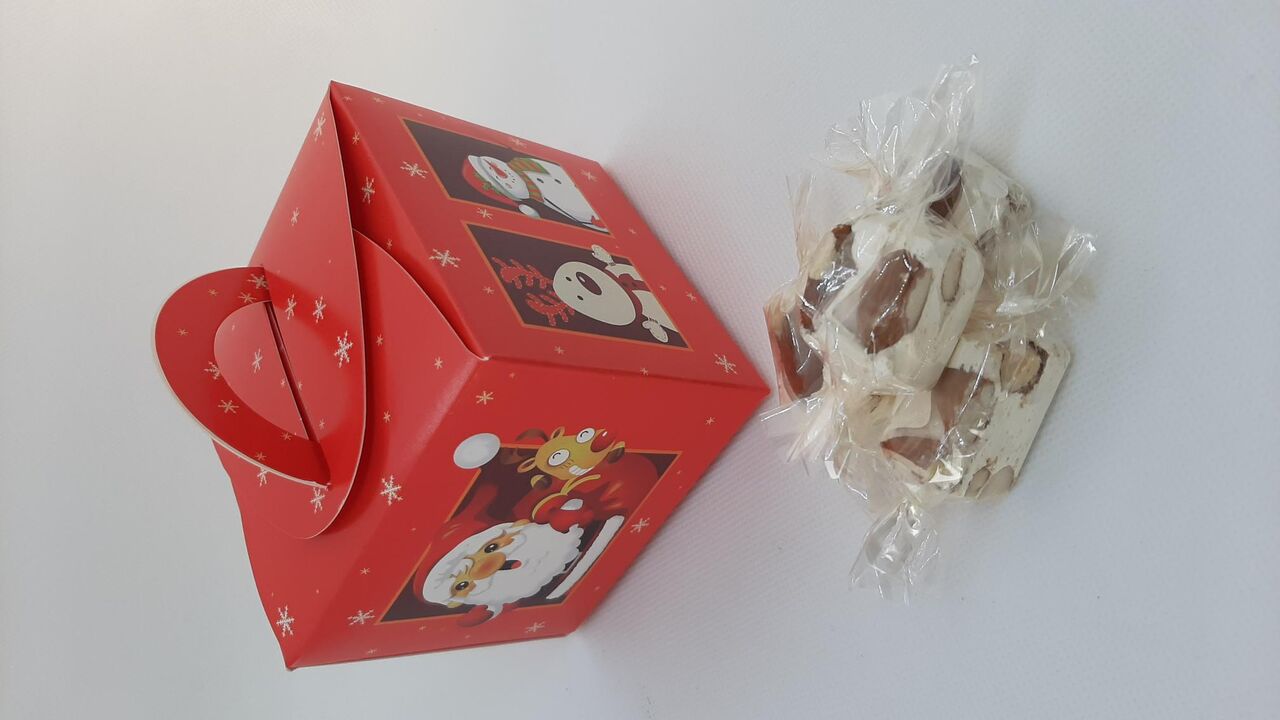 Boîte de Noël avec ses nougats