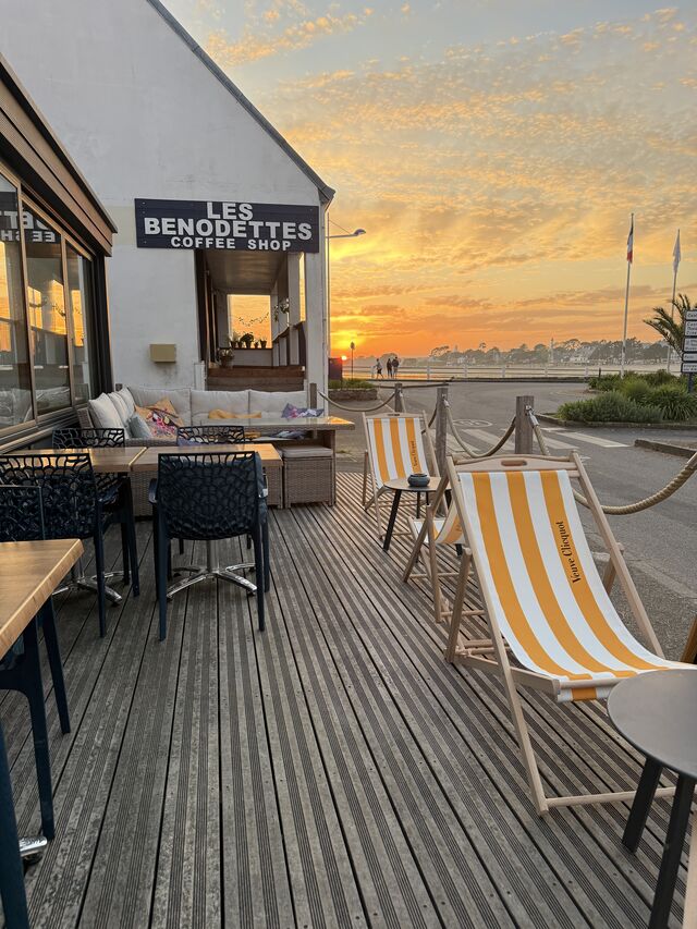 Notre terrasse avec le coucher de soleil