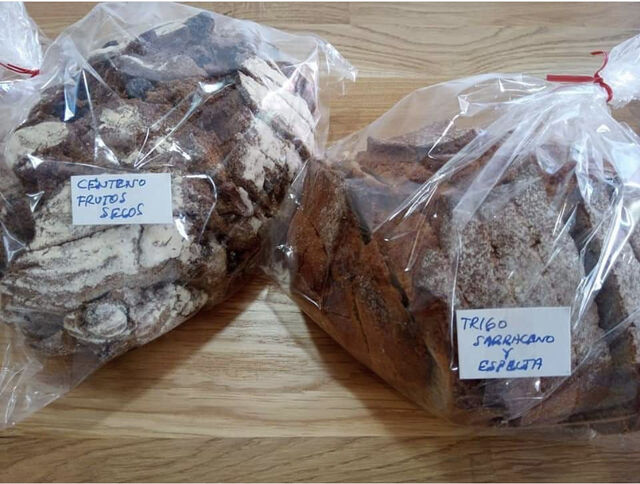 Cada viernes tenemos pan de masa madre de fermentación lenta, sin aditivos ni conservantes de Levain, si quieres probarlos....?