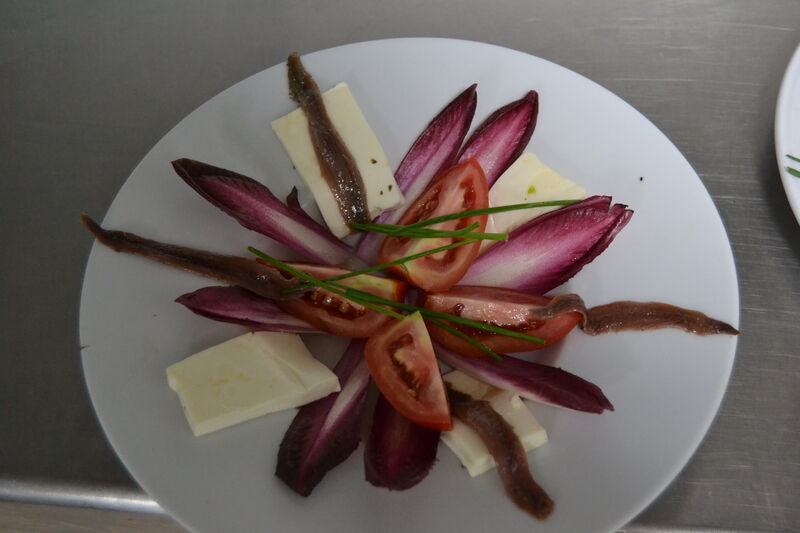 Ensalada de endivias queso fresco y anbchoas