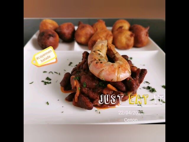 GAMBAS COUCHÉ SUR SES HARICOTS ROUGES SAUTÉS ACCOMPAGNÉS DE BEIGNETS SOUFFLÉS 