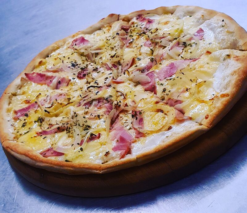 ‼‼‼Zapraszamy na zupełną nowość w naszym Menu !! Pizza z białym sosem, boczkiem i cebulą
???Pizza nazywać sie będzie Carbona