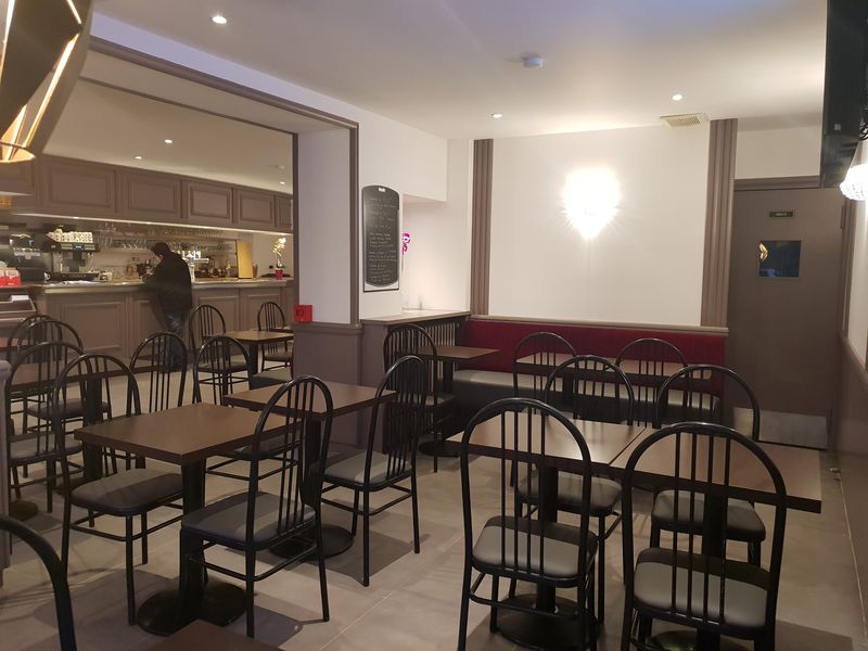 Une belle salle refaite à neuf pour nos clients , pour tous évènements, location de salle en déjeuner ou dîner