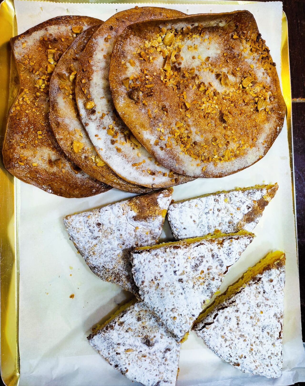 Tarta de Santiago y coca de vidria