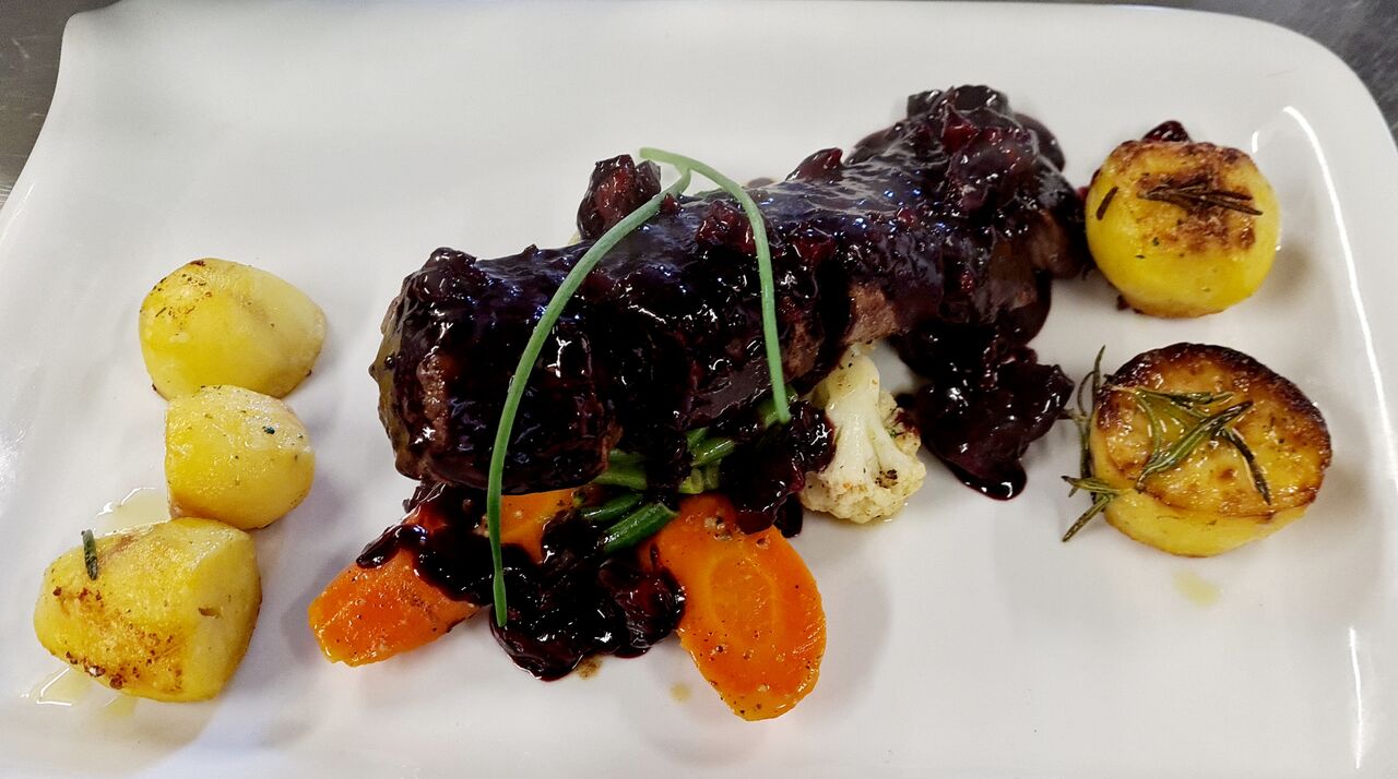 Lammfilet mit Rotwein-Beeren-Soße 