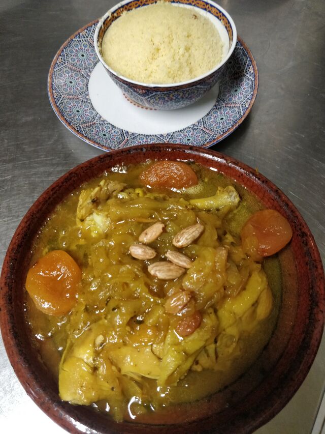 Tajine poulet aux abricots et amandes