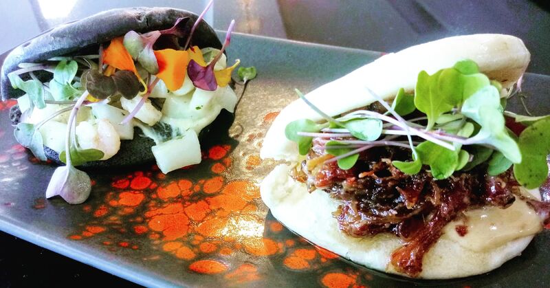 Bao de pato y bao de sepia y gambas