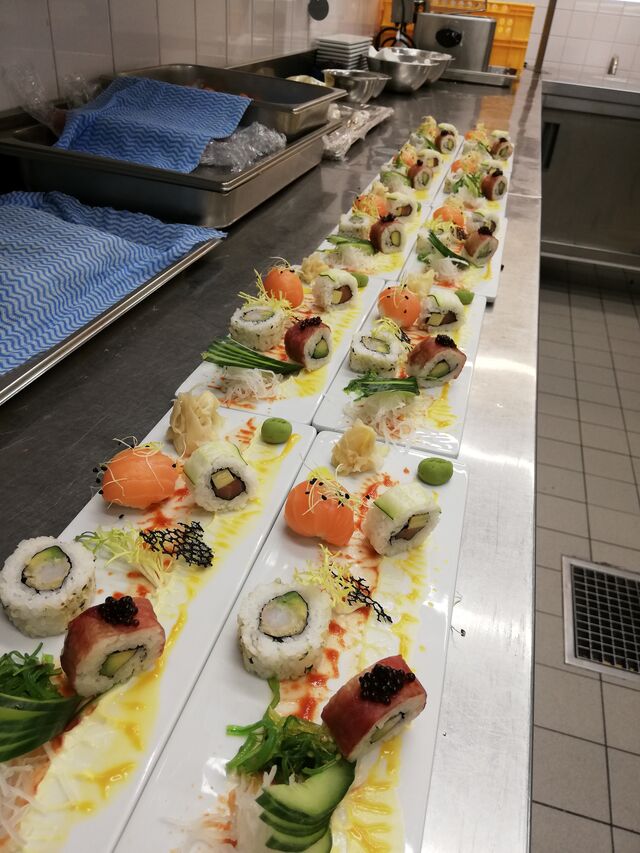 Sushi servic
