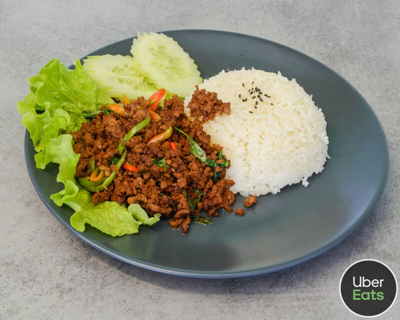 Pad Kha Pao : poulet ou boeuf basilic légèrement épicé servi avec du riz 10, 90€ TTC / la portionSur Cde